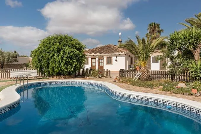 Piscina privada vallada